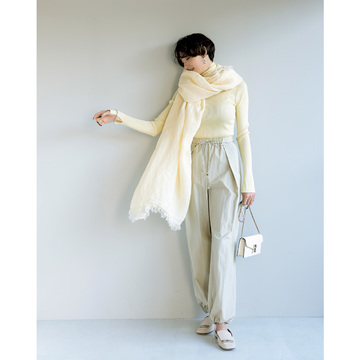 やわらかなワントーンで大人のカジュアルスタイルを更新！気温16℃｜3/21(火)【50代の毎日コーデ】