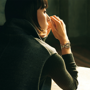 個性的な文字盤が魅力の「ヴァン クリーフ＆アーペル」の時計【10の人生、10の時計】