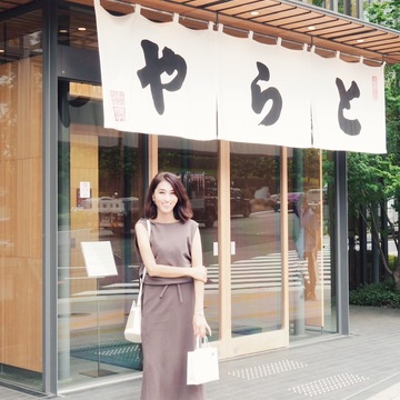 和ラグジュアリーな甘味処「とらや赤坂店」でアートを楽しむ