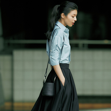 ドラマチックな存在感。エレガントなボリュームスカート【リッチ感たっぷりの“高見えブラック”コーデ】