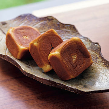 ほっとする昔ながらの味わい。御菓子司 中村軒「六方焼」【京菓子でお茶時間】