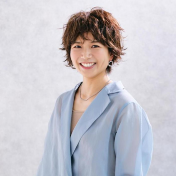 無造作ふんわりパーマとハイライトカラーで−5歳を実現！若見えフレッシュショート【40代・50代髪型】