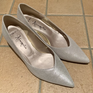 「銀座かねまつ」のパンプス