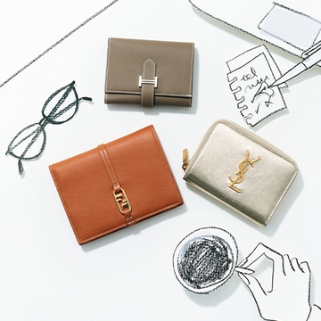 【収納力とサイズ感が秀逸なミディアム財布①】手になじむフィット感！気分上がる3アイテム