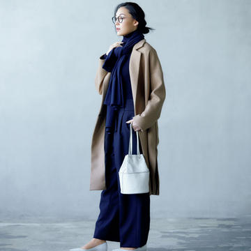 ＜動画あり＞ビッグシルエットコートにはコンパクトな“ニットストール”を【コートが華やぐ！ 「ストール」使い】