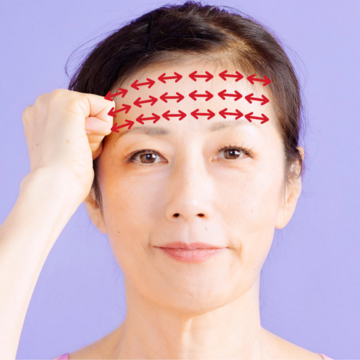 年齢とともに深くなるおでこの眉間ジワや横シワ、老け見え予防と改善は前頭筋をほぐすことから【50代からのリンパケア】