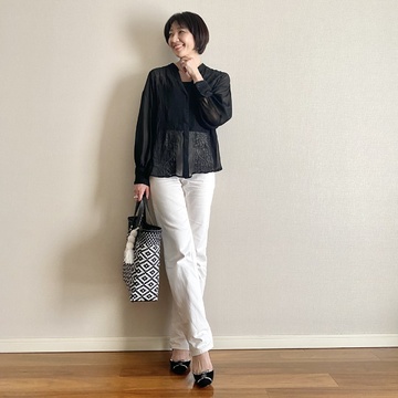 ZARAのシアーな黒ブラウスでフェミニンモノトーンコーデ♪