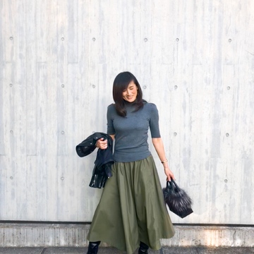 カーキ×グレー渋めコーデで華組ランチ 
