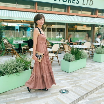 ヴィンテージ感漂うティアードワンピースでお出かけ