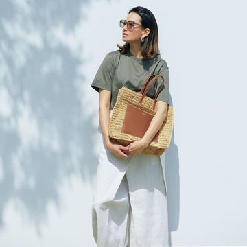 大人のカジュアルに最適！「YAHKI」のレザーハンドルバスケットバッグを今こそ投入！