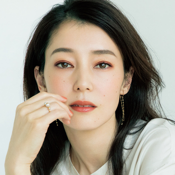 大人のメイク「上品さと色気の正解バランス」を人気ヘアメイクが解説【2割フェミニン増しアイメイク】