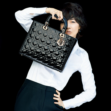 格別の存在感！故ダイアナ妃が愛した「ディオール」の不動の名品【 富岡佳子の愛すべき名品バッグ】