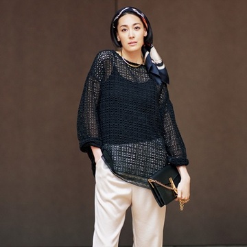 薄艶パンツにレーストップスを合わせて日常のドレスアップ感を満喫【夏は「薄艶ボトム」さえあればいい！】