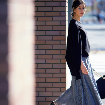 リバーレースを贅沢に使用したスカートでいつものコーデに上品な透け感を