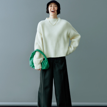 イレーヴのパンツでちょいマニッシュなかっこよさを実現【印象に残る黒パンツ】