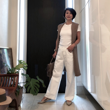 セミワイドのホワイトデニムはエクラ世代のミカタ