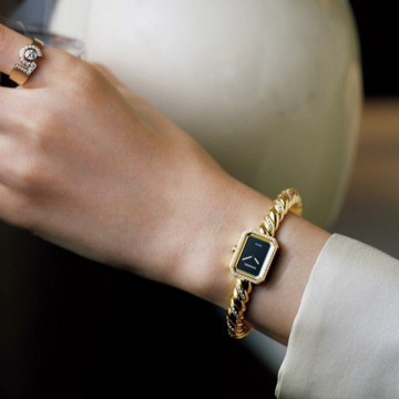 【シャネル】華やかな新作腕時計「プルミエール ガロン」をエクラ世代の相棒ウォッチに