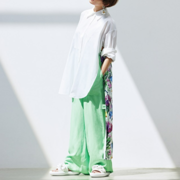 【モード系スポーツサンダルで夏コーデ】ふっくらとしたデザインと眩い白でアイキャッチ！