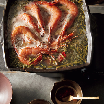 【ウーウェンさんの絶品鍋】中国で定番！エビと龍井茶（ロンジンチャ）の茶鍋レシピ