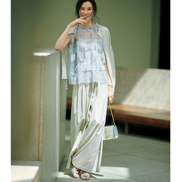 イメージを底上げ。ぐっとおしゃれに見せてくれる「夏グレージュコーデ」　五選