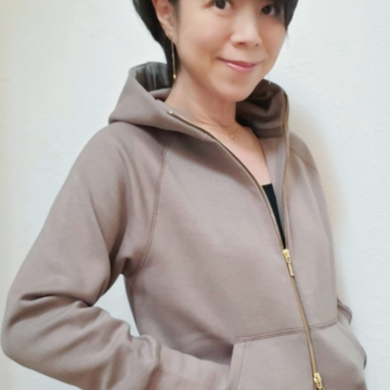 ライブツアーは大人綺麗なパーカーで！