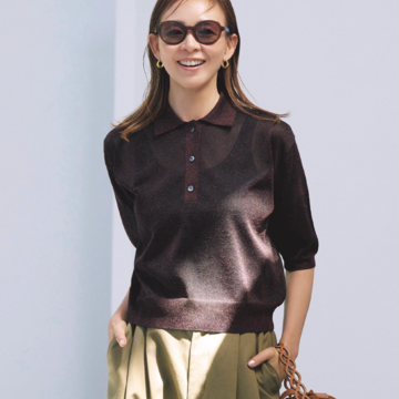 ブラウン〜ベージュのグラデーション配色が大人のカジュアルコーデを優雅に盛り上げる。最高気温25℃｜10/14(火)【50代の毎日コーデ】