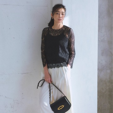 女らしいブラックレースブラウスは、パンツと合わせてカジュアルさを出すとこなれる。最高気温23℃｜5/16(木)【50代の毎日コーデ】