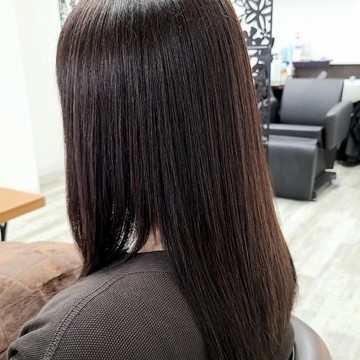 ヘアカラーとプレミアムトリートメントでサラサラキープ