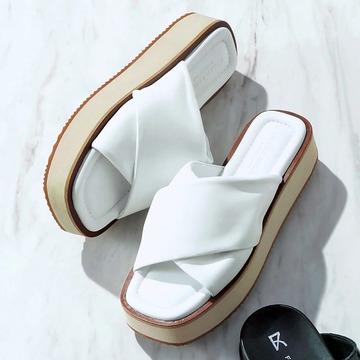 カジュアル派におすすめ！最旬サンダルコレクション