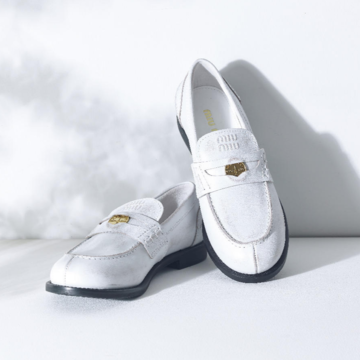 エクラ編集部スタッフがひと目惚れ！ フェラガモのバッグ＆ミュウミュウのローファー