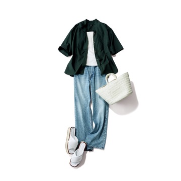 ダークグリーンとライトブルーの瑞々しい配色で、夏のカジュアルコーデをきれいめに着こなす。最高気温30℃｜7/14(日)【50代の毎日コーデ】