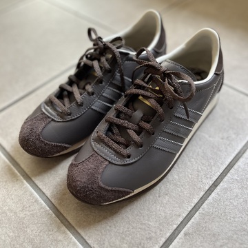 春のスタートは薄底スニーカーで