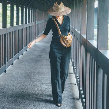 トレンドの「コンパクトトップス」でほんのり肌見せ【富岡佳子 夏のプライベート・スタイル】