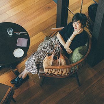 スニーカーがわりに履ける「モンクストラップ」で気分一新【富岡佳子 夏のプライベート・スタイル】