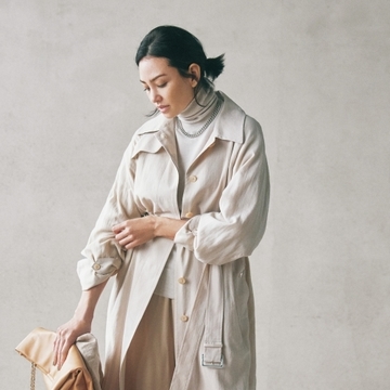 春気分の薄軽ワイドパンツでベージュコーデを刷新【「2月のワントーン」をもっと素敵に！】