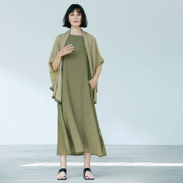 昨年の2大ヒットアイテムを復刻！「Vlas Blomme」のリネンシルクニットケープ、リネンワンピース