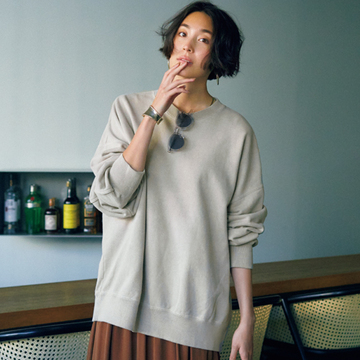 【夏から秋への着回し2】スウェット＆ツヤスカートで鮮度高めなリラクシングコーデ