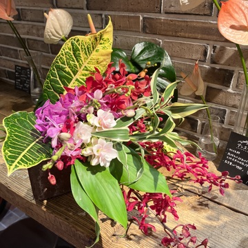 お花で南国気分を♪