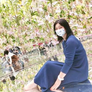 お花大好きな方におススメ。チームラボ豊洲で花のカーテンの中へ。