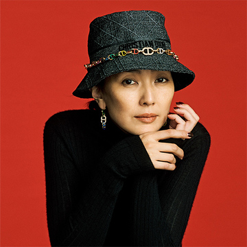 「ディオール」のチェーンジュエリーは遊び心ある色合いが特徴的【板谷由夏×伊藤美佐季の「ドラマを生むジュエリー」】