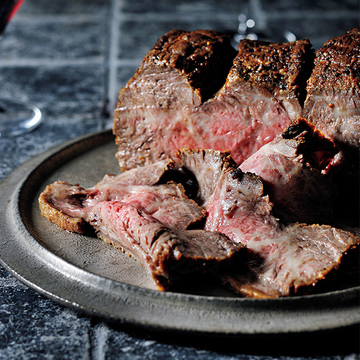 和牛のうま味がぎゅっと詰まった『グルマンズ和牛』のローストビーフ【最大級に気分が上がるお取り寄せ】