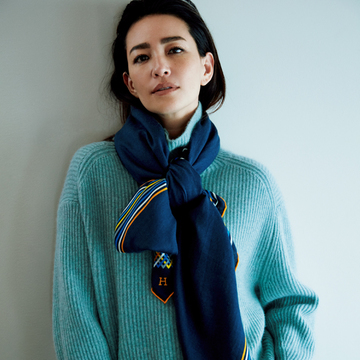 【村山佳世子さんが選ぶ旬小物】エルメスのストールで上品さと遊び心をラフに楽しんで