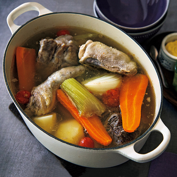 北イタリアの郷土料理「ボリートミスト」＆中国の「羊肉のしゃぶしゃぶ」【海外気分を味わえる鍋】