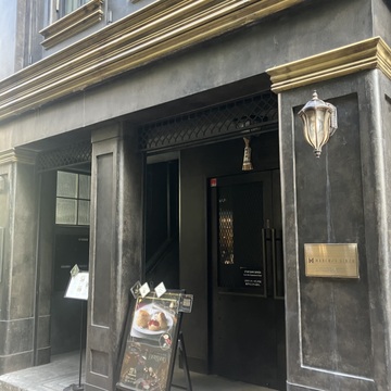 銀座のディープな隠れ家サロンでクリームティー