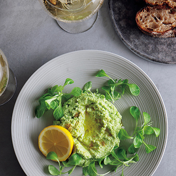シャンパーニュに最高に合うおつまみ！枝豆のフムス＆ホワイトアスパラの春巻き