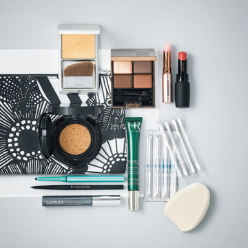 ＜ヘアメイク・西山舞さん＞知恵と技が生きる“顔色”お直しポーチ【麗しマダムたちのポーチの中身】