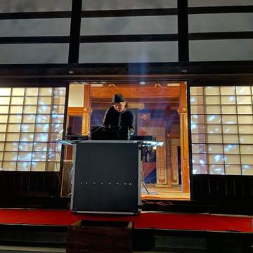 由緒正しい寺院はアートでいっぱい