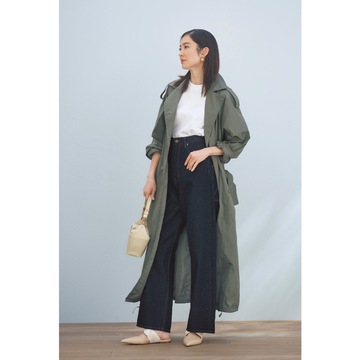 カジュアルなデニムパンツはダークトーンを選んできれいめに着こなす。最低気温15℃｜5/9(木)【50代の毎日コーデ】