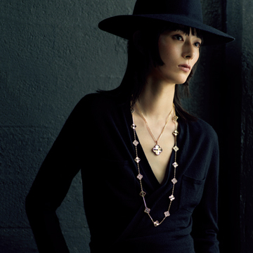 【大人のネックレス、復活！】ヴァン クリーフ＆アーペルは大胆な重ねづけが旬な気分