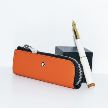 【手にするたびに気分が上がる】モンブランの万年筆とアニヤ・ハインドマーチのピルケース